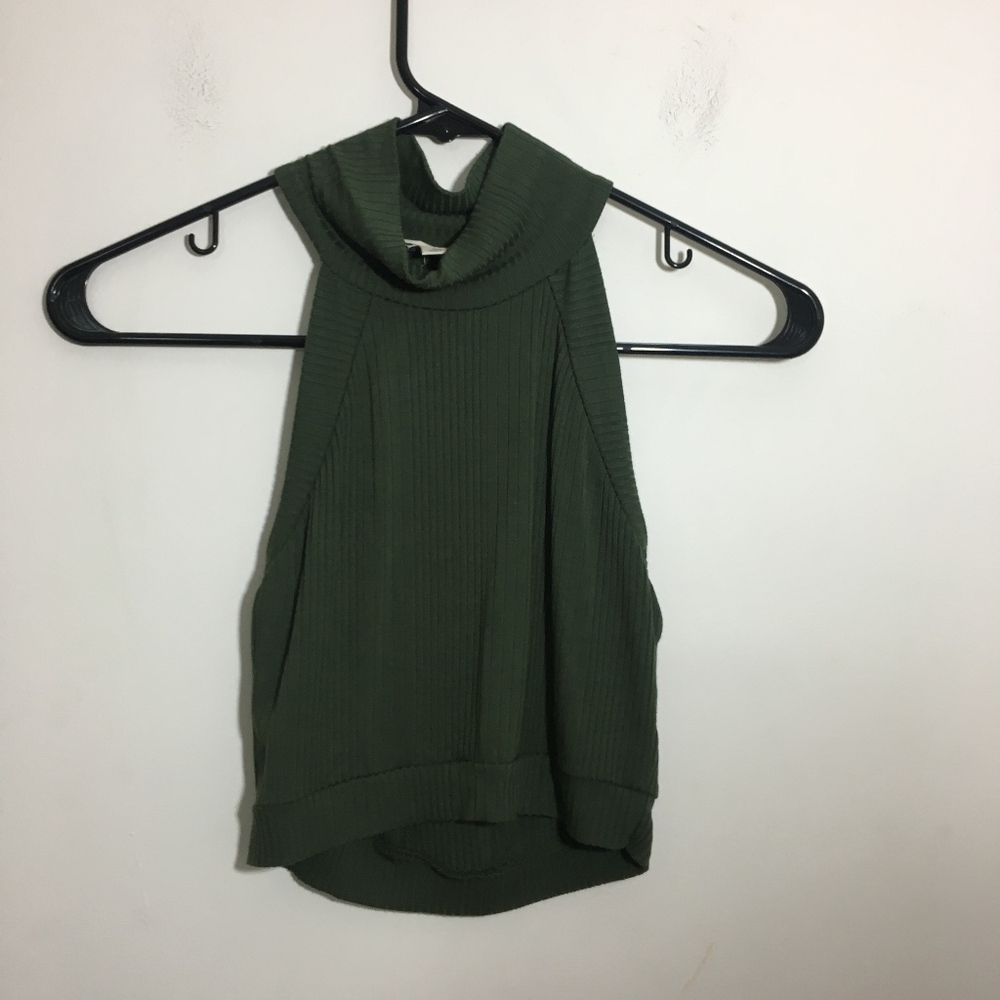 NWOT L. A. HEARTS Olive Turtleneck Crop Top